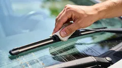 Älä heitä vanhoja pyyhkijänsulakkeita heti pois: edullinen vinkki, joka todella toimii