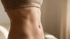 Ykkösvinkki hoikkaan vyötäröön: 3 asentoa 3 minuutissa kylkiluiden rasvakerrostumien vähentämiseen